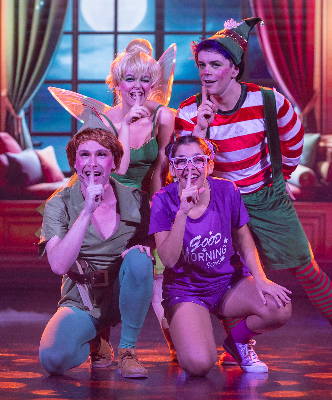 Elenco de Christmas Dreams sobre el escenario